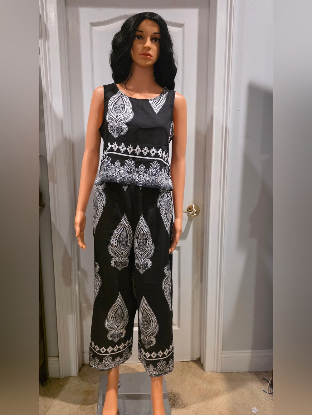 Sleeveless Black & White Printed 2 Piece Set